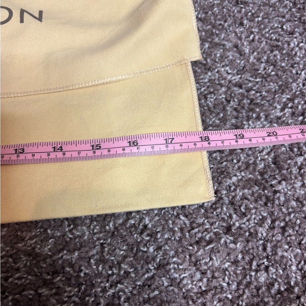 Louis Vuitton Dust Bag in Yellow - Picture 4 of 7